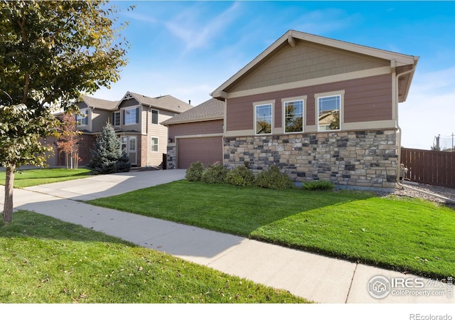 craftsman house featuring a garage and a front lawn