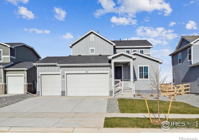 view of front of home featuring a front yard and a garage