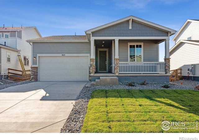 view of front facade featuring a porch, a front lawn, and a garage