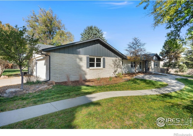 view of front of property featuring a garage and a front lawn