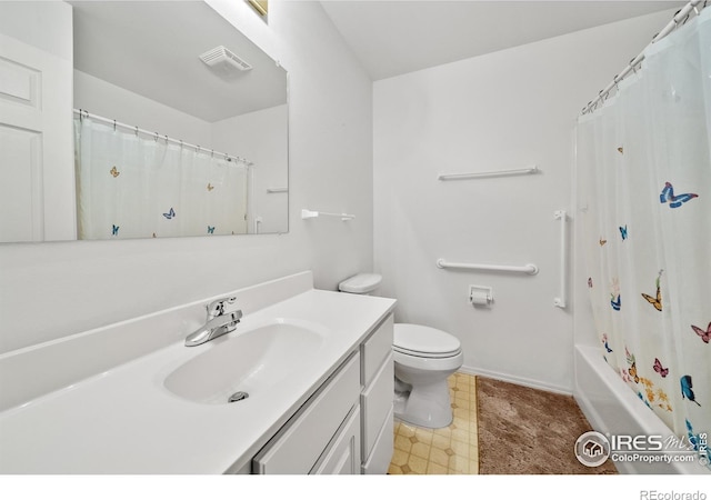 full bathroom featuring toilet, shower / tub combo with curtain, and vanity