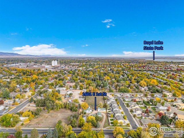 bird's eye view featuring a mountain view