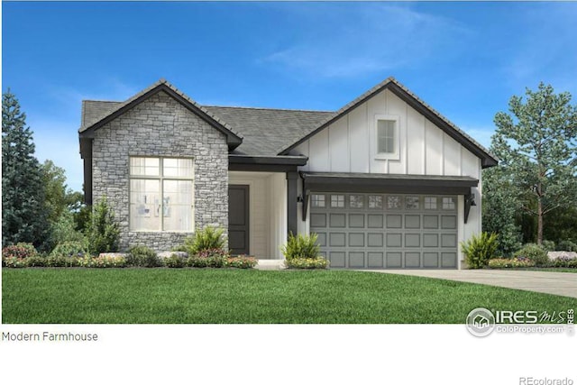 view of front facade featuring a front lawn and a garage