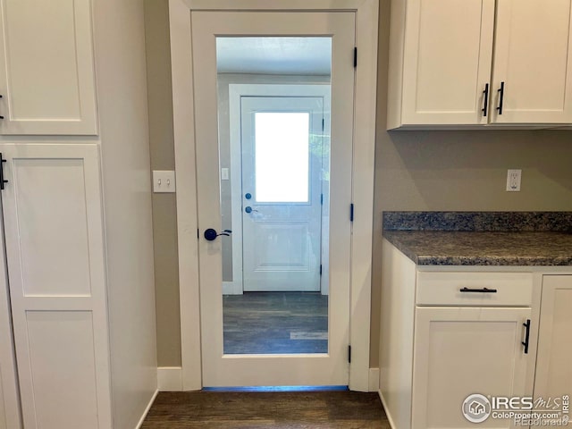304 S High School Ave, Holyoke, CO 80734 - doorway featuring baseboards and dark wood-style floors