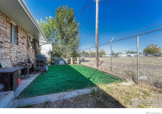 view of yard featuring fence and an outdoor structure