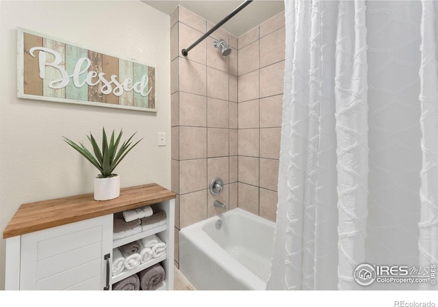 bathroom featuring shower / tub combo with curtain