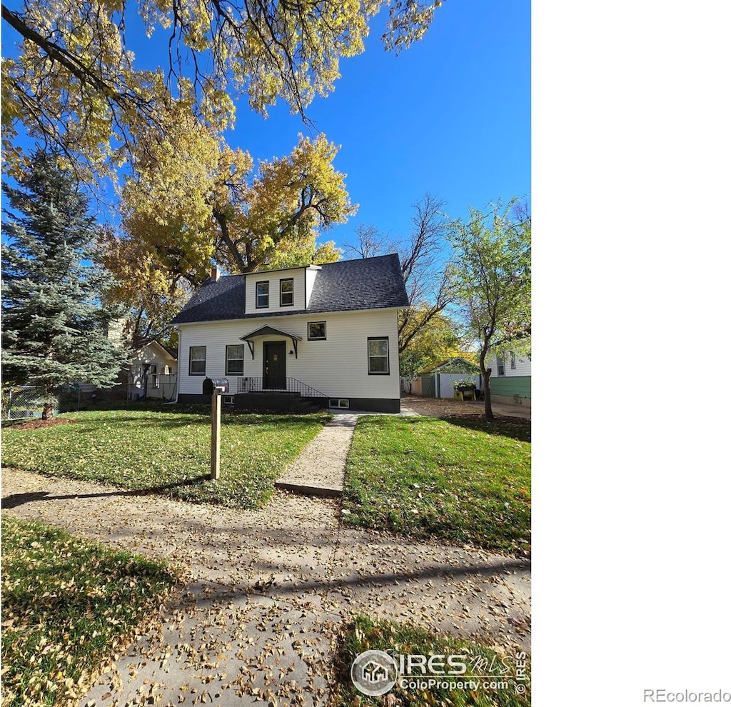 view of front of house featuring a front yard