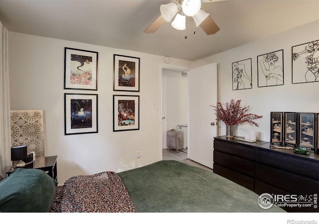 bedroom with ceiling fan