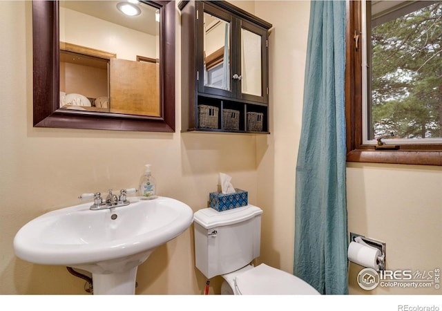 bathroom featuring sink and toilet