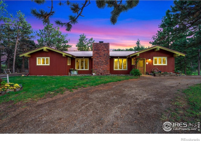 ranch-style home featuring a lawn