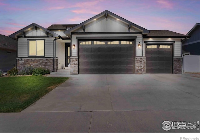 view of front facade featuring a yard and a garage