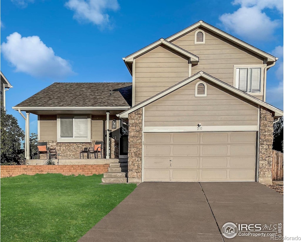 view of front facade featuring a garage and a front yard