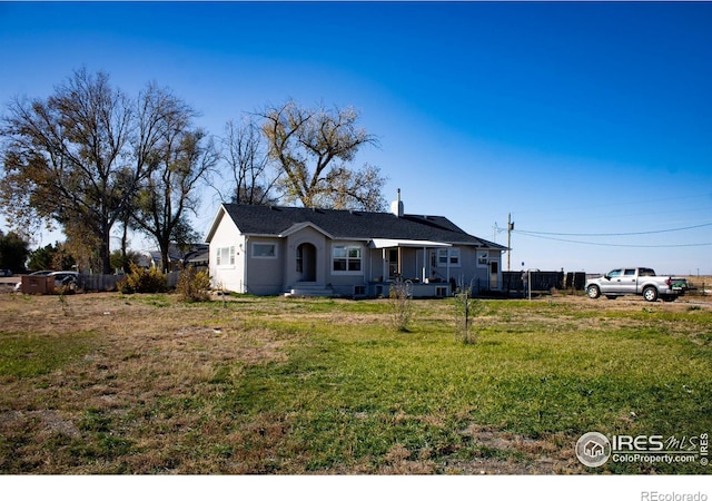 single story home featuring a front yard