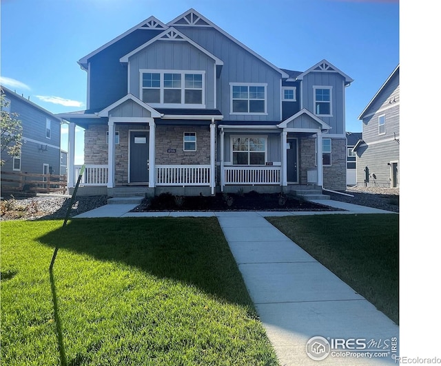 view of front of home featuring a porch and a front lawn