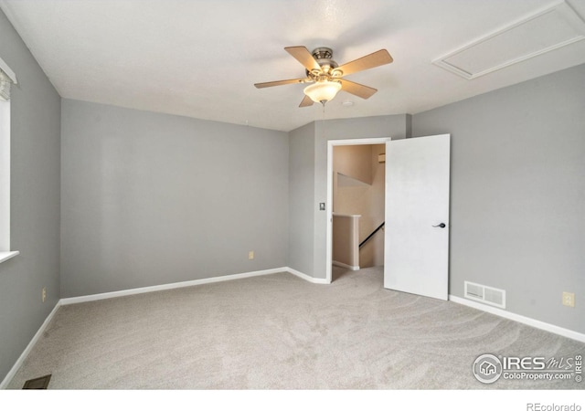 carpeted empty room featuring ceiling fan