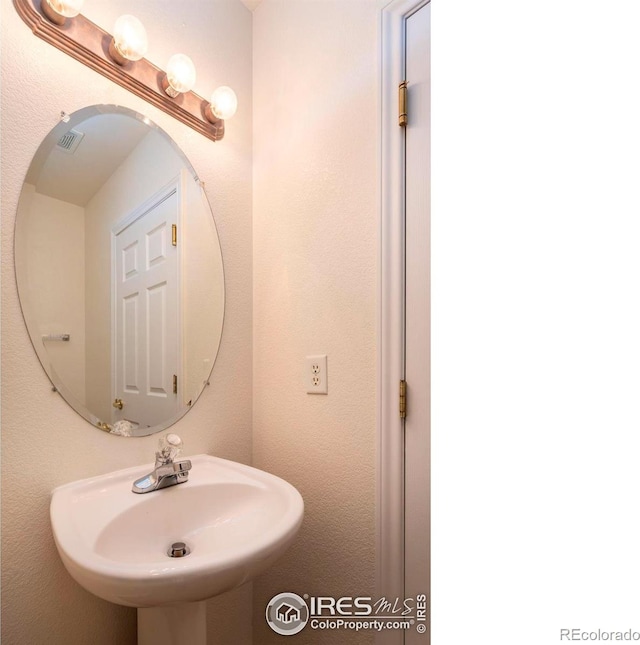 818 S Terry St Unit 85, Longmont, CO 80501 - bathroom with a sink