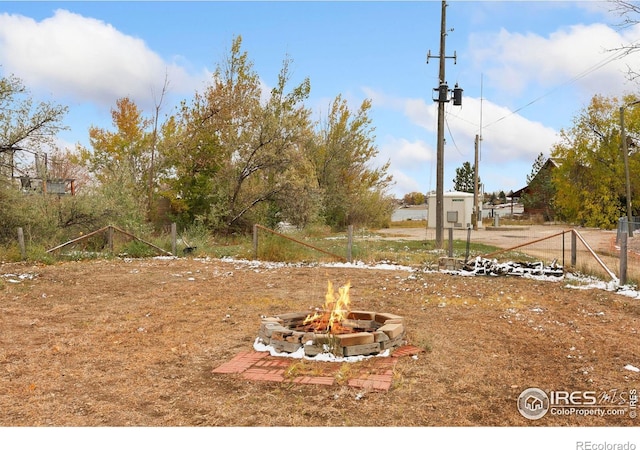 view of yard with a fire pit