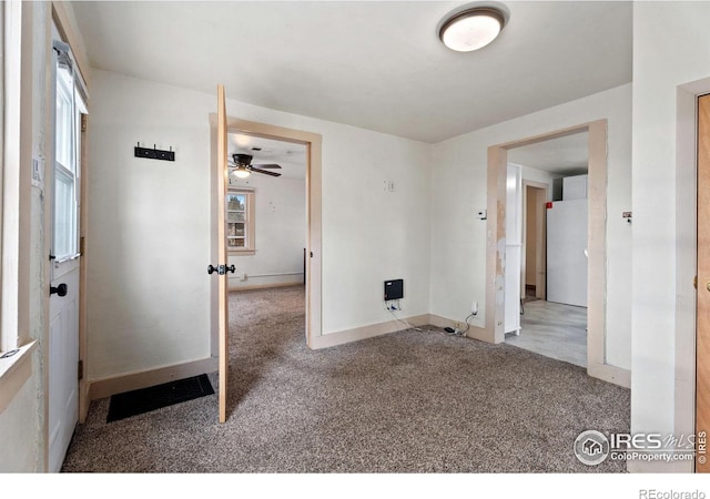 carpeted empty room featuring ceiling fan