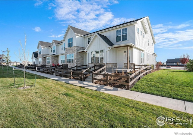 view of front of house with a front lawn