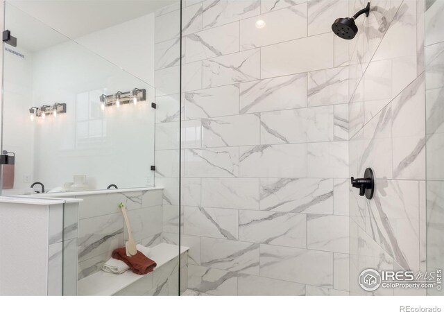 bathroom featuring a tile shower