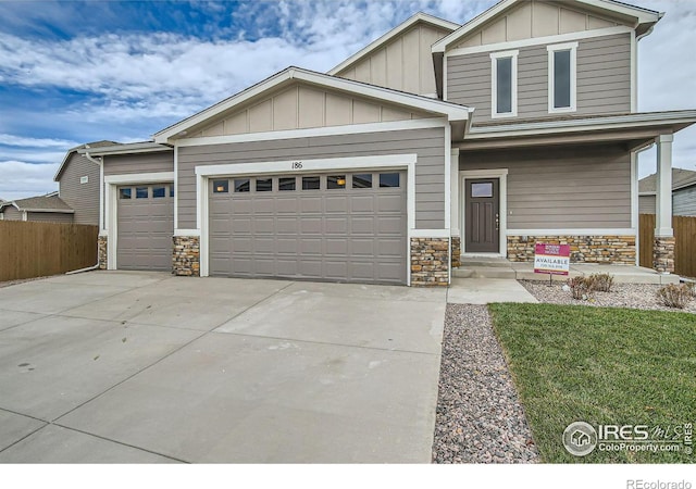 craftsman house featuring a garage