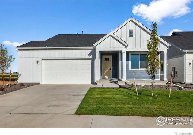 view of front of house featuring a garage and a front yard