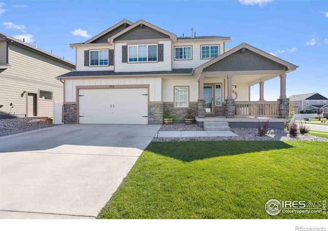 craftsman house with a front lawn, a garage, and covered porch