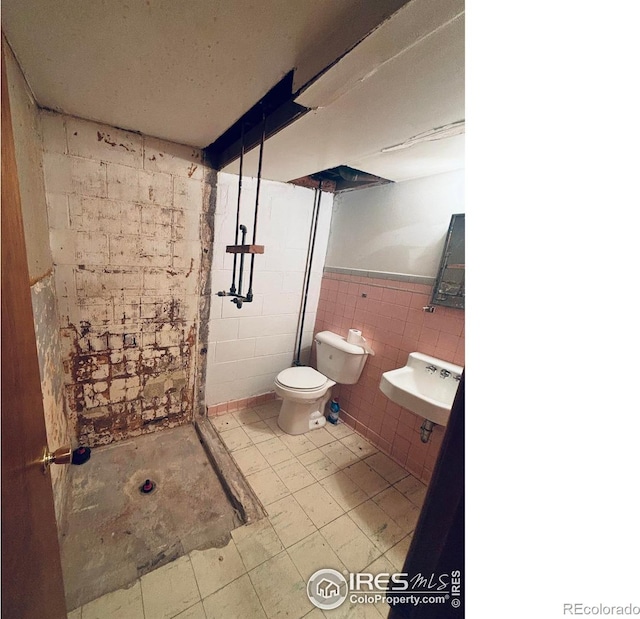 180 W 3rd St S, Cheyenne Wells, CO 80810 - bathroom featuring tile walls and wainscoting