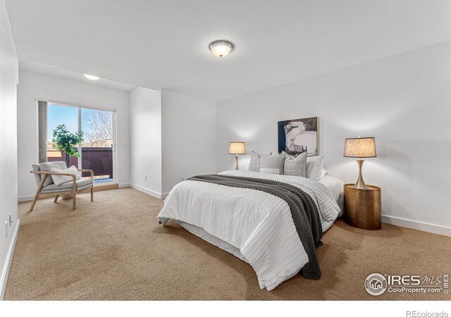 view of carpeted bedroom