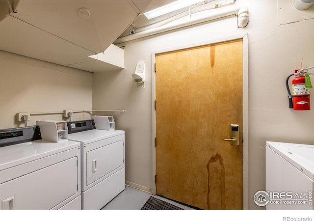 clothes washing area featuring washing machine and dryer