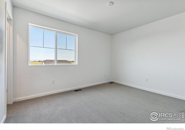 spare room with carpet flooring