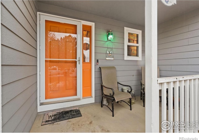 entrance to property featuring a porch