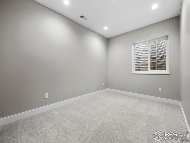 unfurnished room with visible vents, recessed lighting, baseboards, and carpet floors