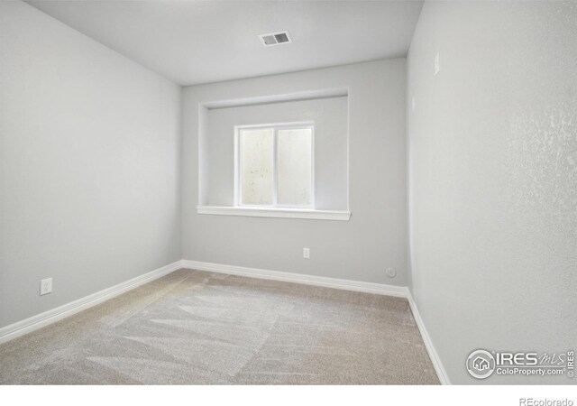 unfurnished room featuring carpet