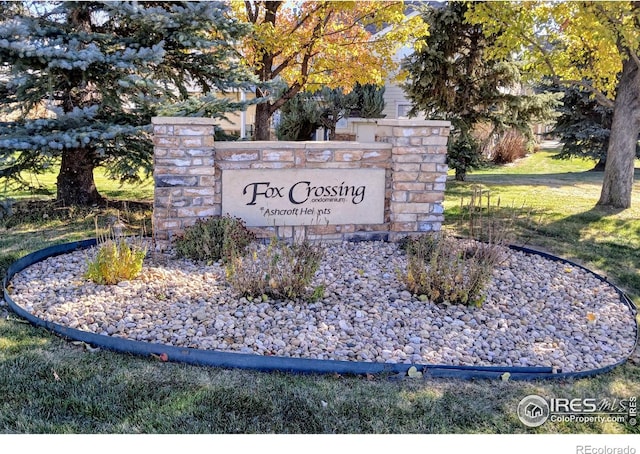 view of community / neighborhood sign