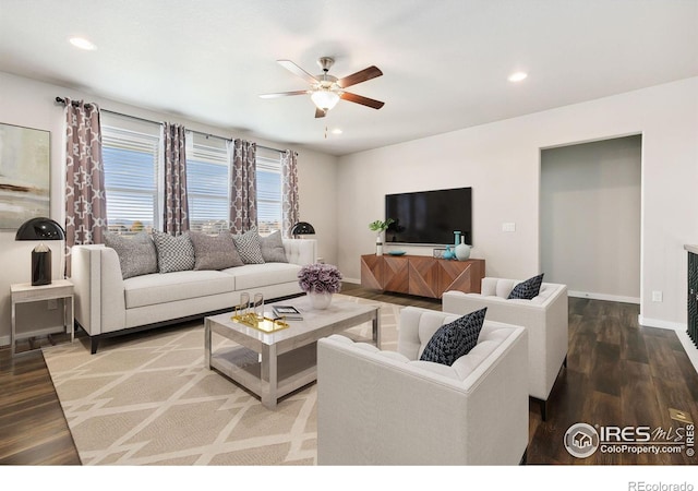 living room with recessed lighting, baseboards, and wood finished floors