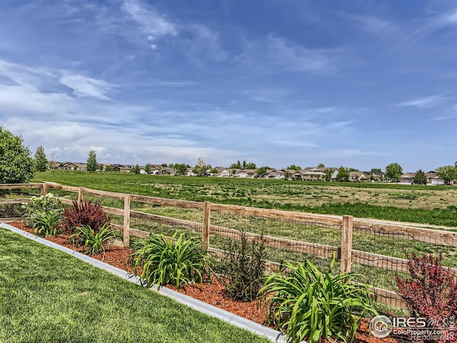 view of yard featuring a rural view