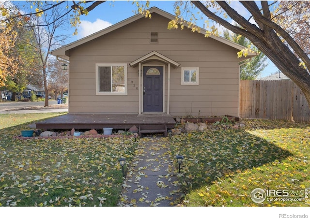 view of front of home with a front lawn