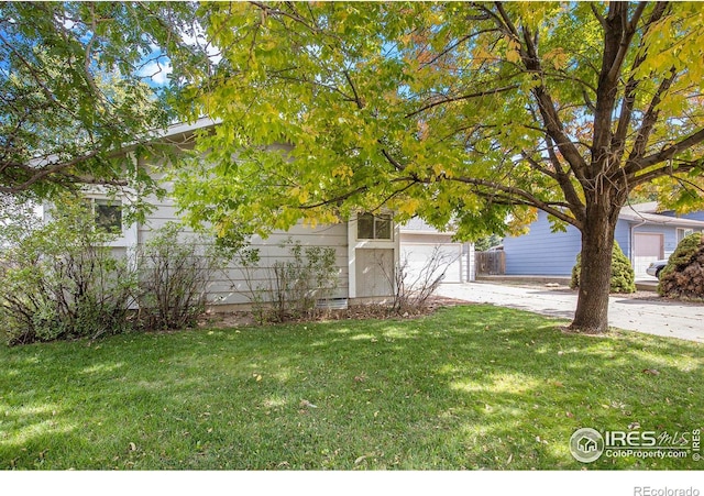 view of front of house with a front lawn