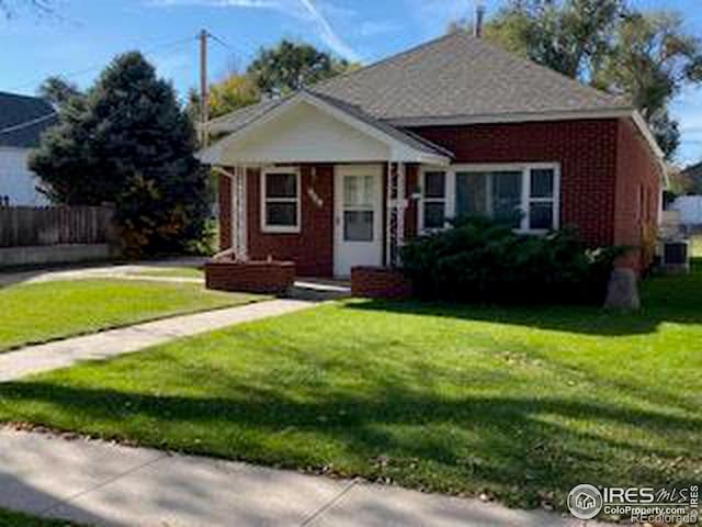 view of front of house with a front yard