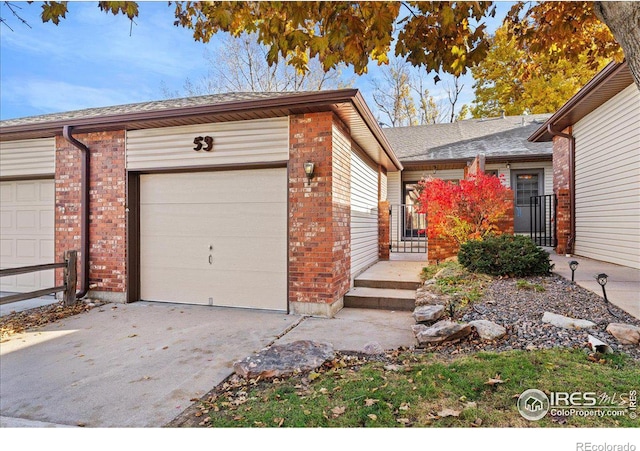 view of front facade with a garage