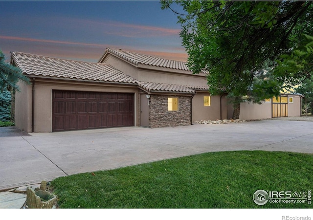 view of front facade with a garage