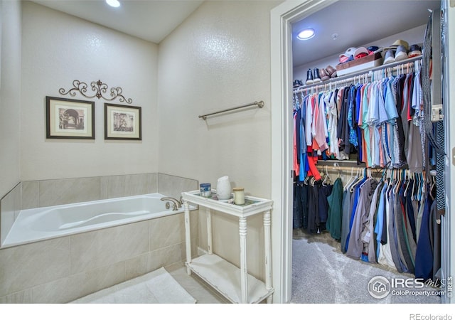 bathroom featuring tiled tub