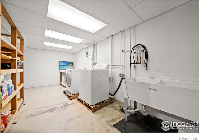 laundry room with washing machine and dryer