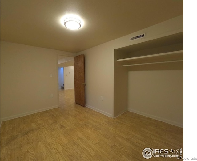 empty room featuring light hardwood / wood-style floors