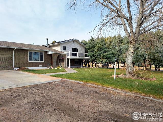 view of front of home with a front yard