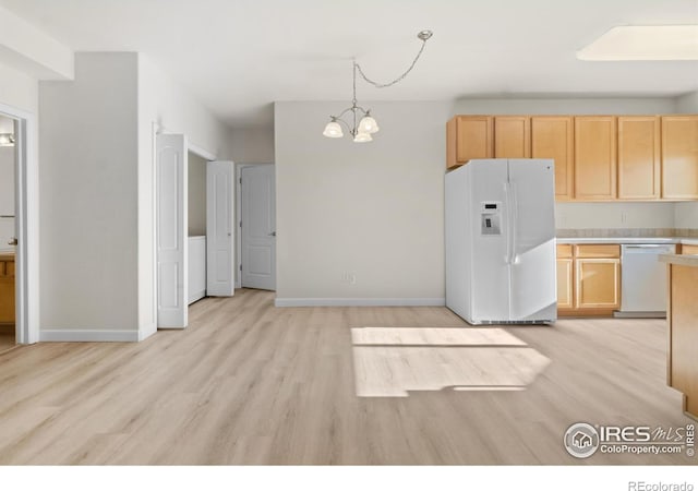 kitchen featuring a notable chandelier, light countertops, light wood-style flooring, white appliances, and baseboards