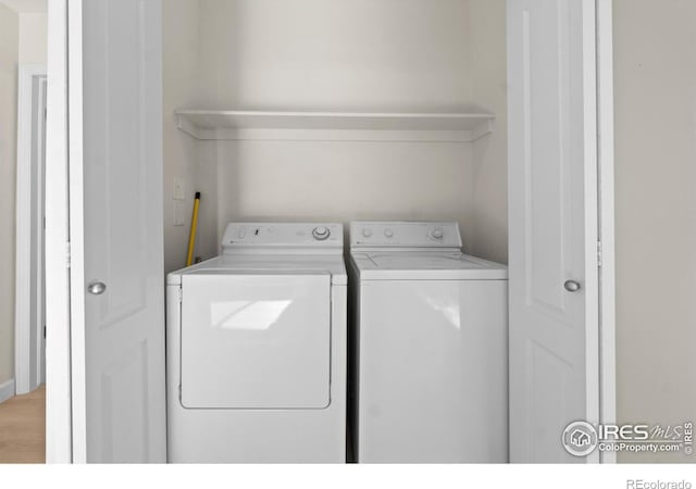 washroom with laundry area and washing machine and dryer