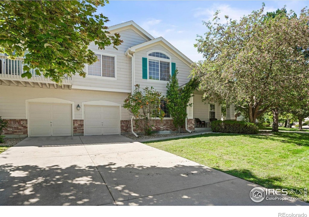 view of front of home with a front yard and a garage