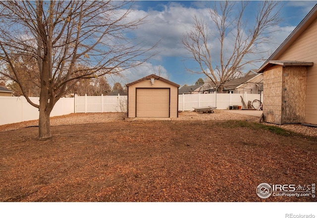 view of yard with an outbuilding and a garage